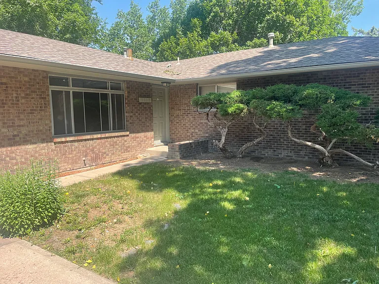 1113-1115 Cypress Dr #1113 — Photo 2