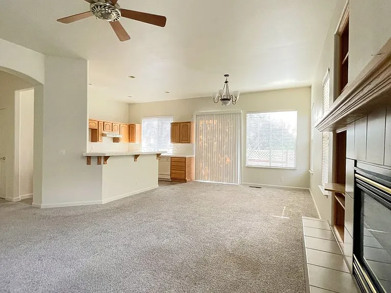 1115 Waverly Dr — Photo 8