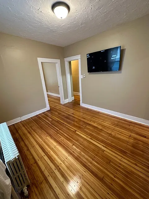 4 bed, 1.5 bath, 1100 sqft, $2,100 — Photo 4