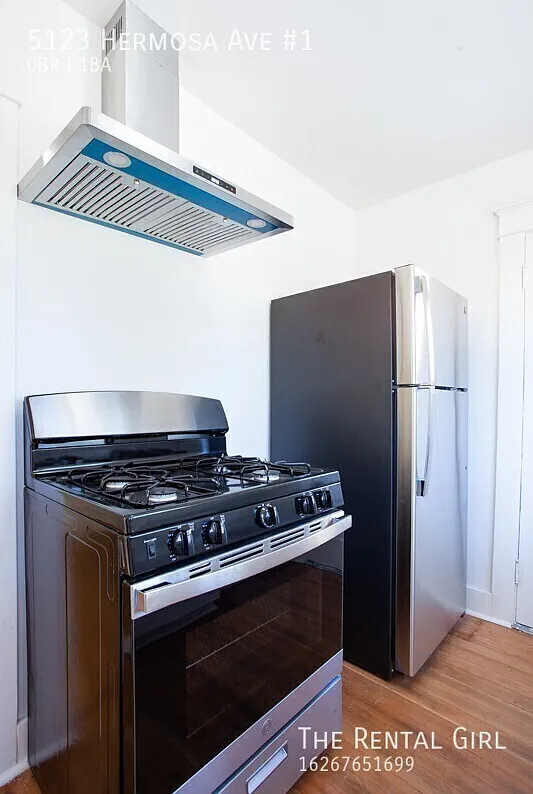 Classic 1920's Hermosa Ave Hideaway! | Darling Corner Studio W/ Mini-Split AC + Clawfoot Tub | In... — Photo 4