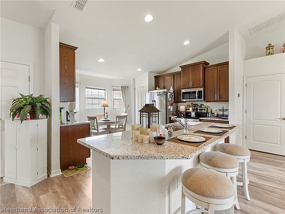 4th image of 3048 Calliope Dr