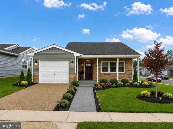 2 Farrington Ct, Southampton, NJ 08088