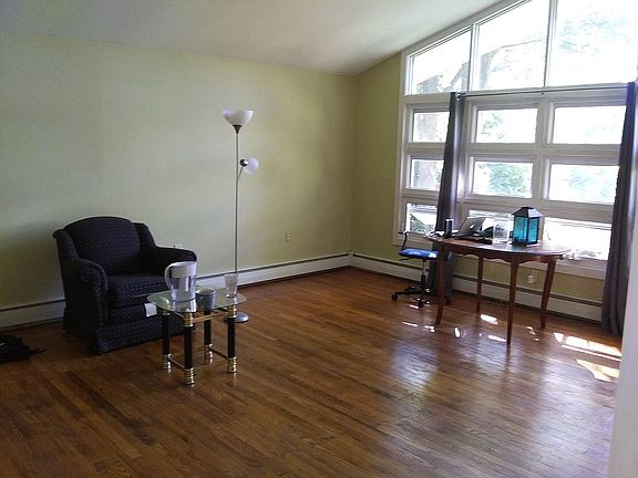 2nd image of 6 Howard St