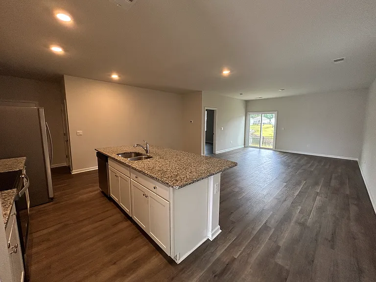 324 Vaccaro Dr — Photo 4