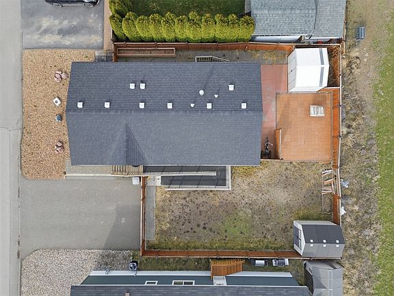 2nd image of 712 Shuswap Rd E #9