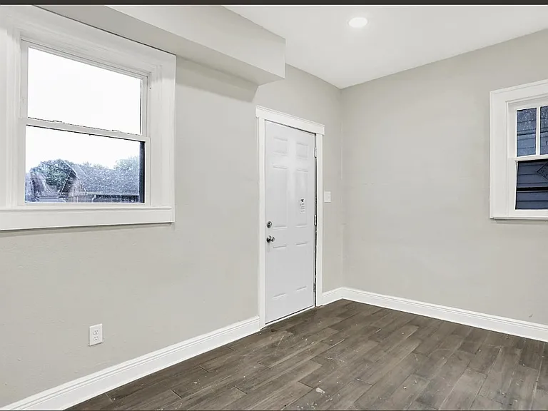 1031 N Dearborn St #B — Photo 7