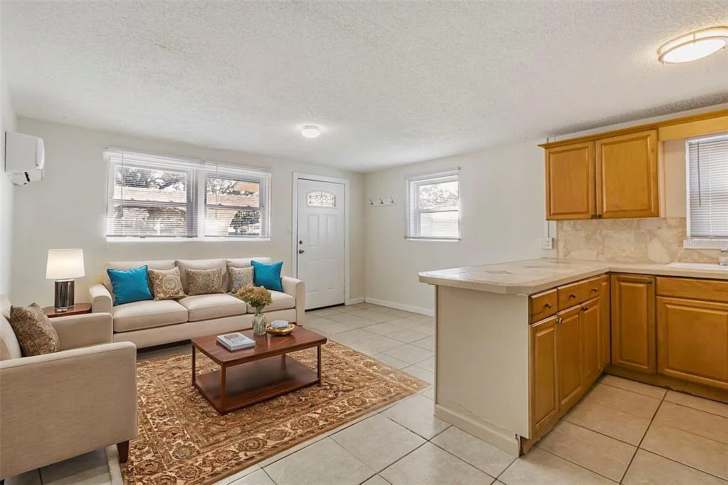 1 bed, 1.0 bath, 450 sqft, $1,700 — Photo 3