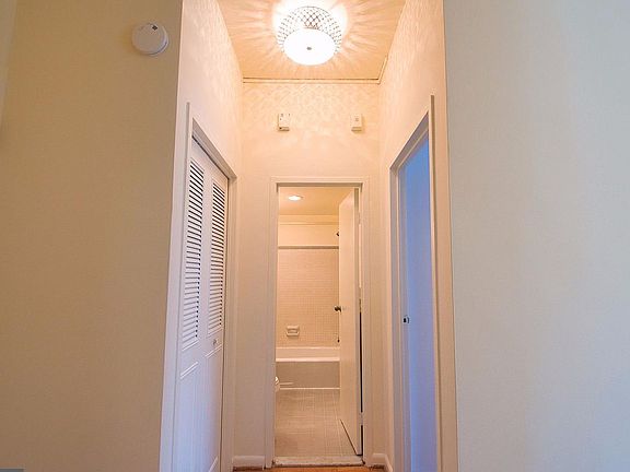 5th image of 10500 Rockville Pike Unit M22