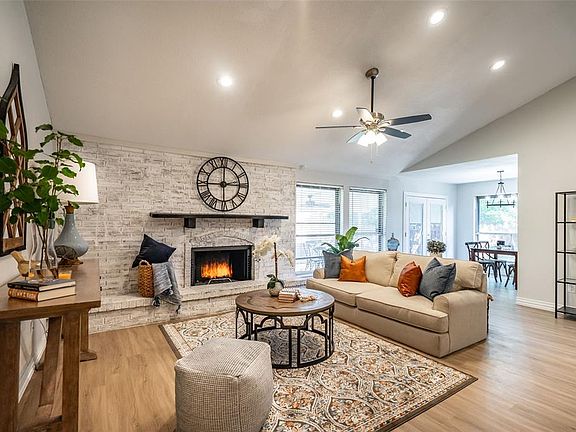2nd image of 2531 Avenida Cir