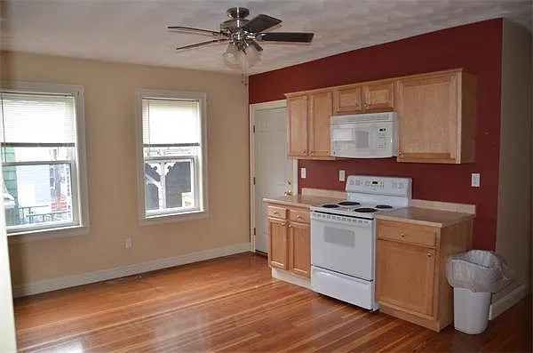 27 Salem St — Photo 11