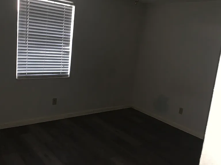 7006 Lois St #B — Photo 4