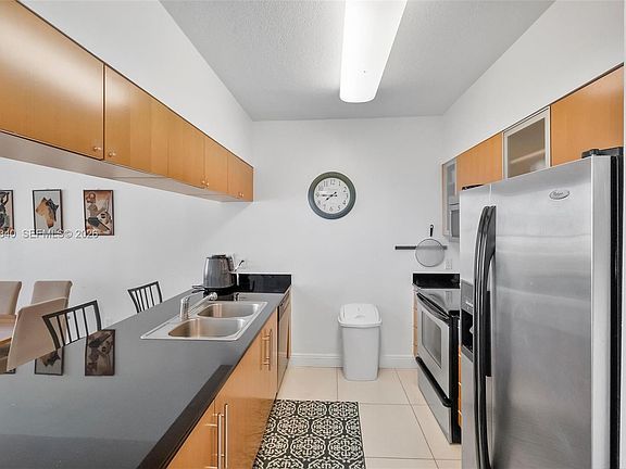 3rd image of 1750 N Bayshore Dr APT 3106