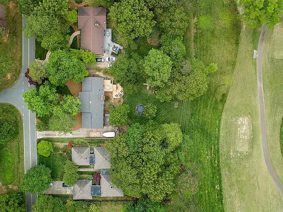 3rd image of 5001 Warfield Dr