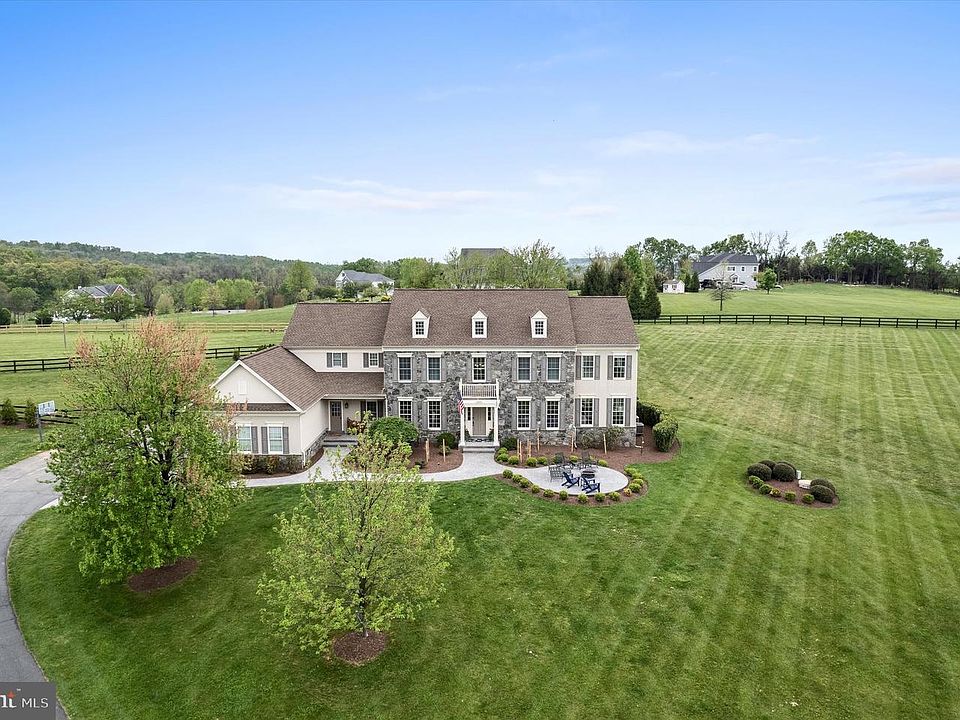 1st image of 15097 Barlow Dr