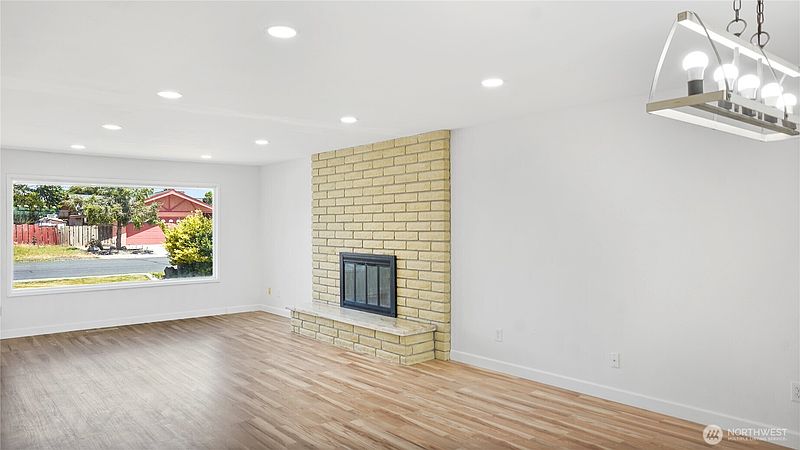 4th image of 1200 E Ash Street