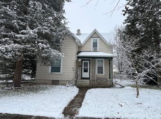 322 S 10th St, Dekalb, IL 60115