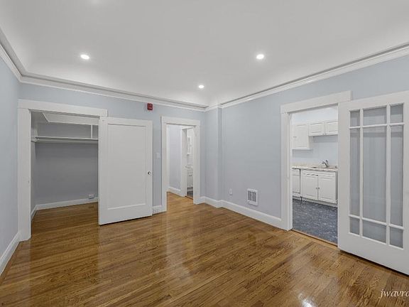 3rd image of 312 Fillmore St APT 8
