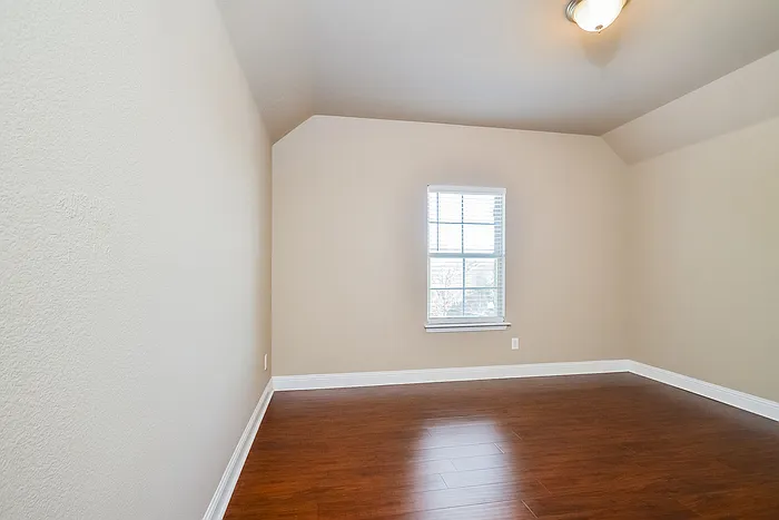 604 Kinghaven Dr — Photo 14
