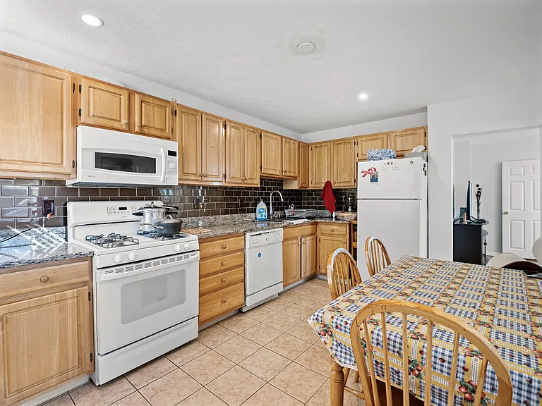 95 Florida St #2 — Photo 6