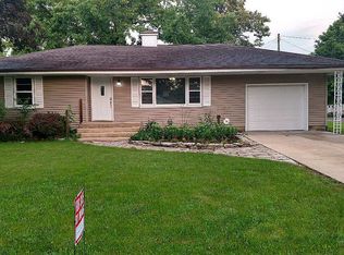 503 NE 2nd St, Hopedale, IL