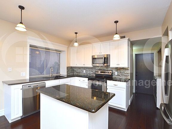 2nd image of 922 W Sun Coast Dr