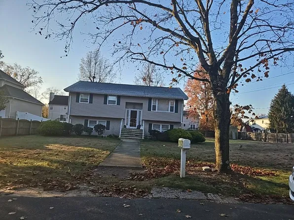 4 Rossi Rd, Cookstown, NJ 08511