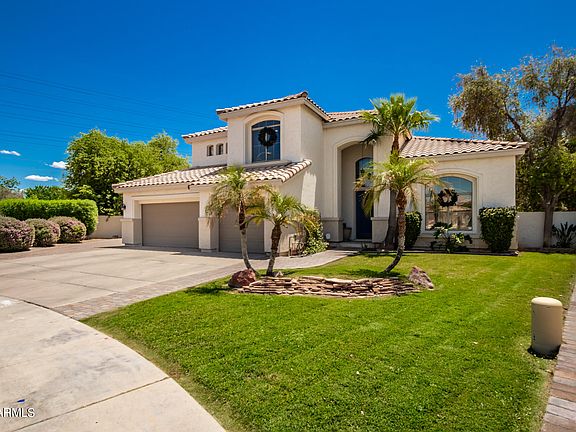 3rd image of 1911 E OLIVE Court