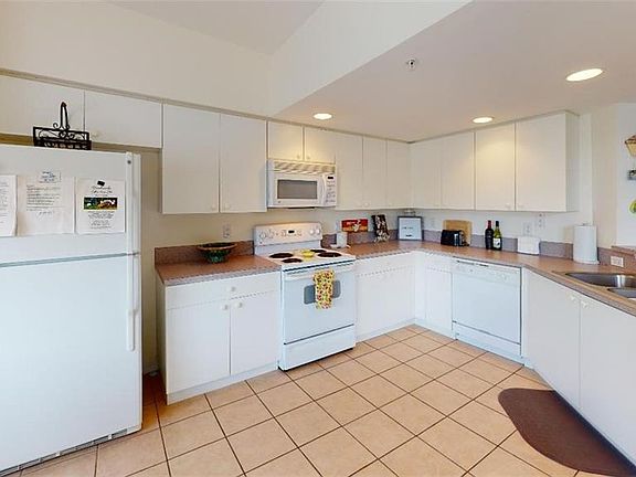 4th image of 19870 Breckenridge Dr Unit 206