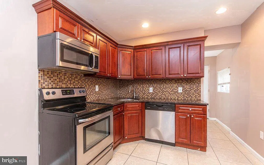 4 bed, 2.0 bath, 1264 sqft, $1,595 — Photo 1