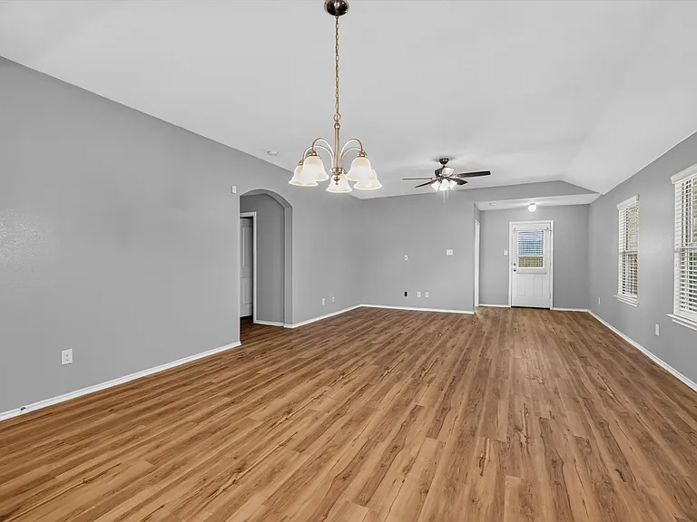 1304 Pampa Grass Dr — Photo 5