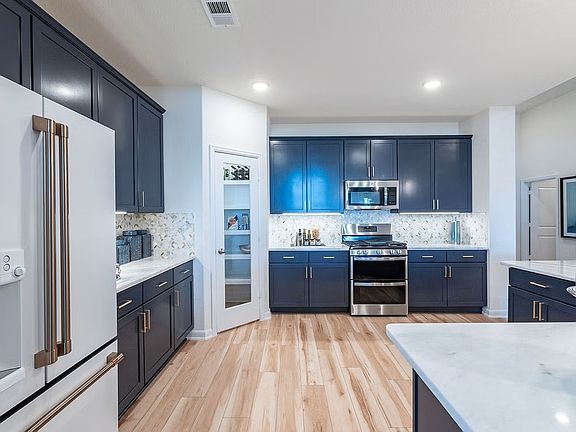 5th image of 72 Van Conder Pl
