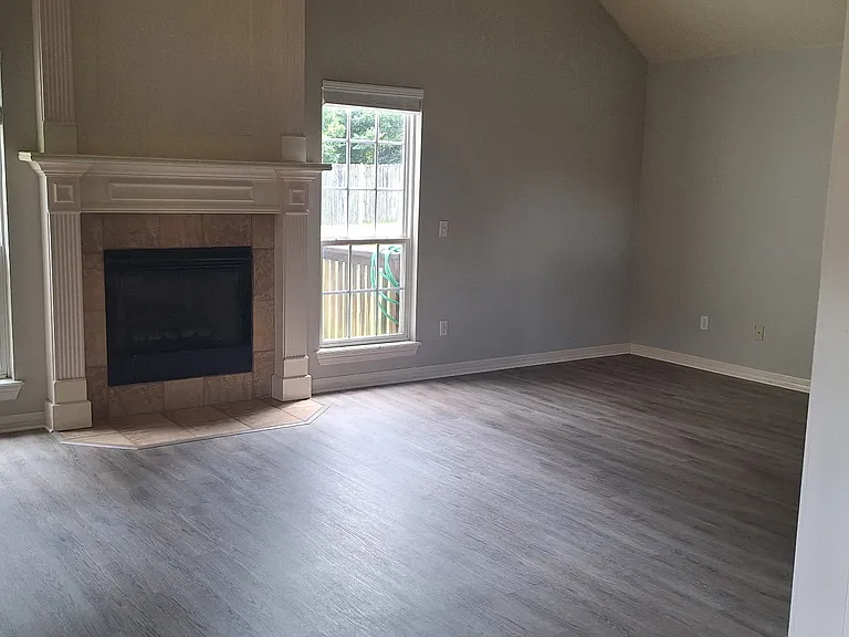 616 Highland Ct — Photo 4