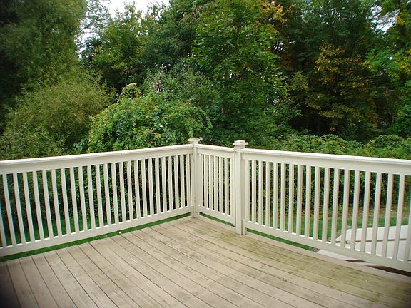 3rd image of 30 Essex Green Ln