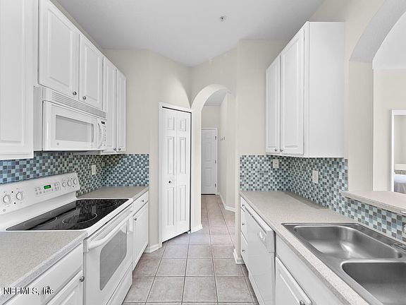 4th image of 7801 POINT MEADOWS Drive #7202