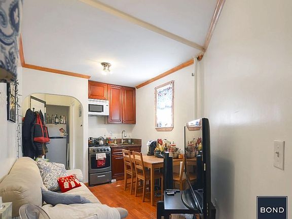 3rd image of 128 Macdougal St APT 5B