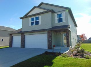 676 Hampton Dr E, Moorhead, MN 56560