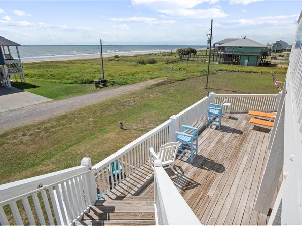 961 Hamilton Dr, Crystal Beach, TX 77650