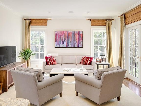 4th image of 601 Chancery Pl