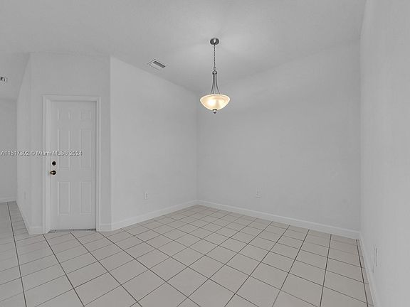 5th image of 1415 SE 26th Ave