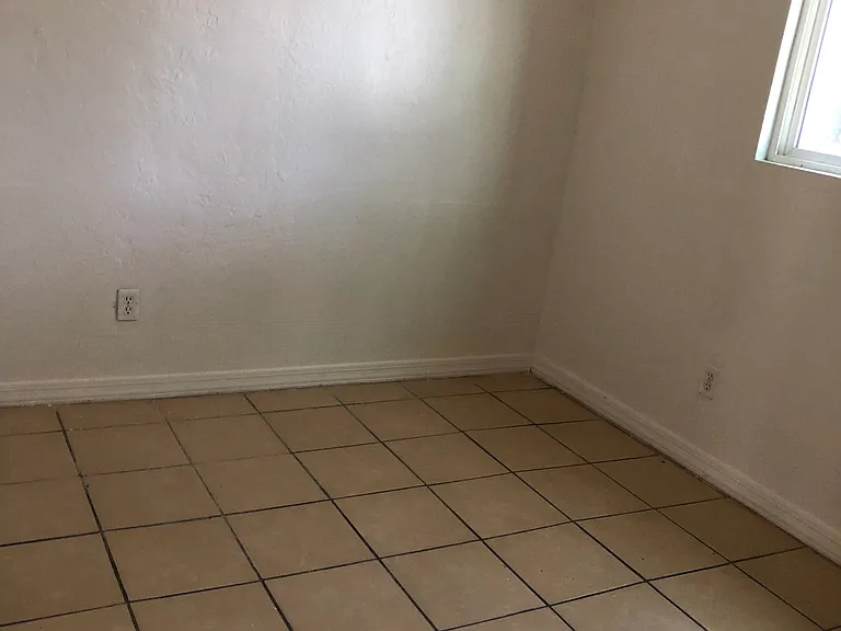 10202 N 9th Ave #1 — Photo 8