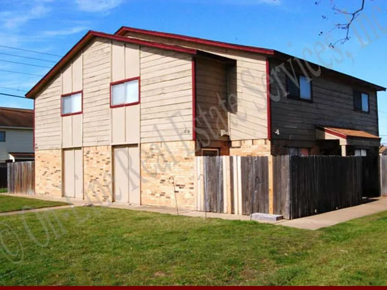 1805 Treehouse Trl #D — Photo 2