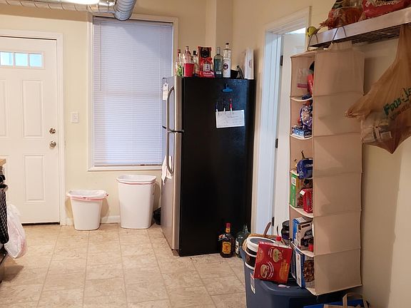 2nd image of 3520 1/2 N Lincoln Ave #2