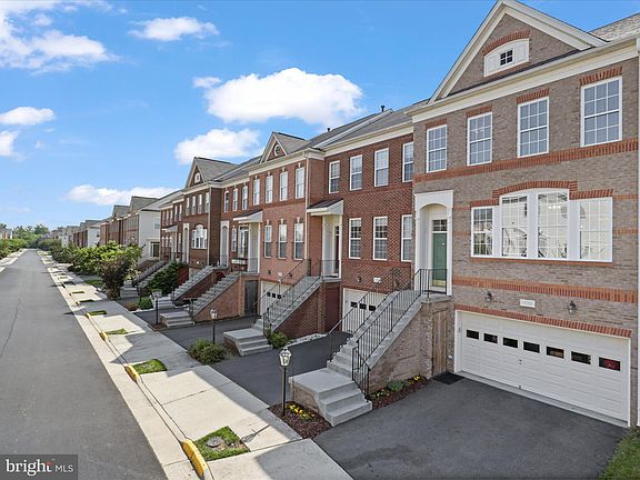 3rd image of 22090 Avonworth Sq