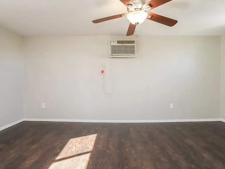 Dexter Street Apartments — Photo 27