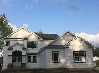217 Woodhaven Dr, Battle Creek, MI 49015