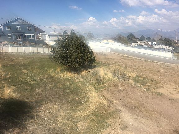 3rd image of 14146 S Maria Way