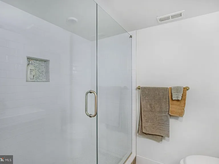 1259 S 29th St — Photo 30