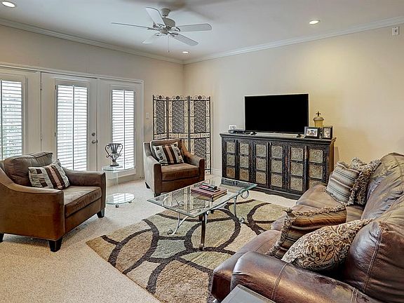 3rd image of 306 Wilcrest Dr #306