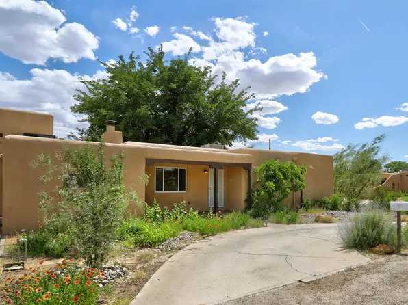 712 Green Valley Rd NW, Los Ranchos De Albuquerque, NM 87107