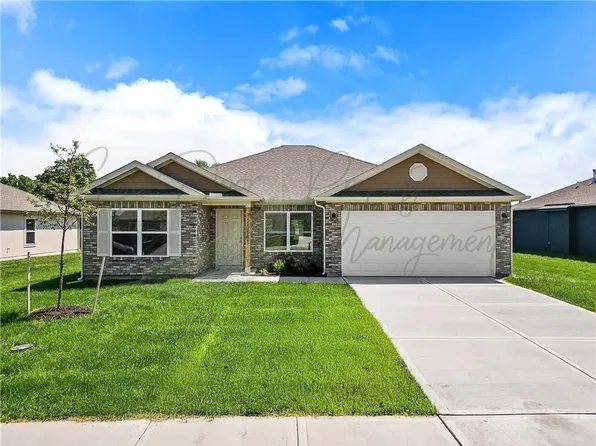1608 SW 9th St, Oak Grove, MO 64075